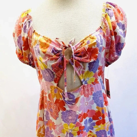 NWT SO GOODS FOR LIFE Juniors Short Sleeve Floral Front Cutout Mini Dress Large - Picture 1 of 12